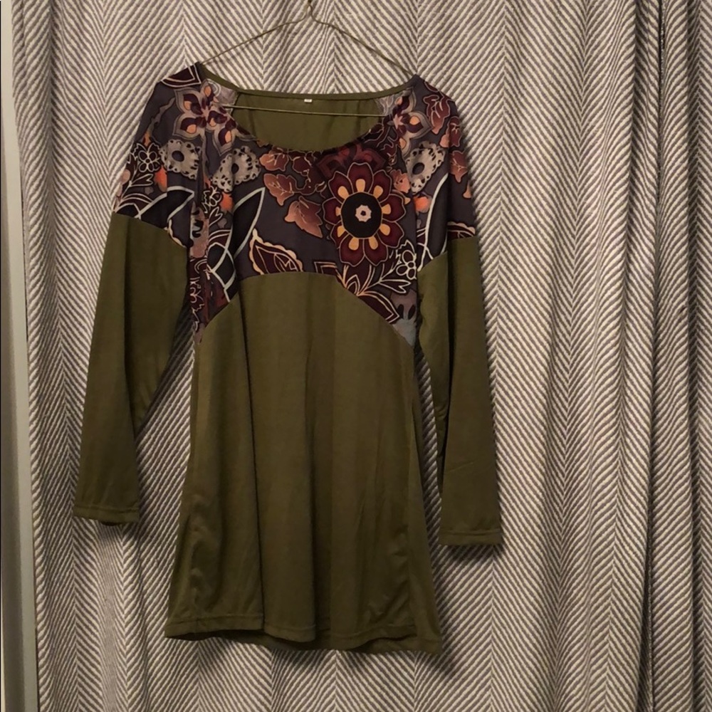 Super cute army green and pattern top!